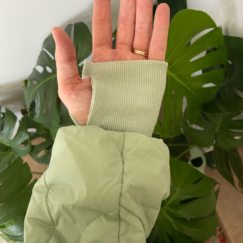 Old Navy Green Puffer Jacket with High Collar and Relaxed Fit - Picture 4 of 7